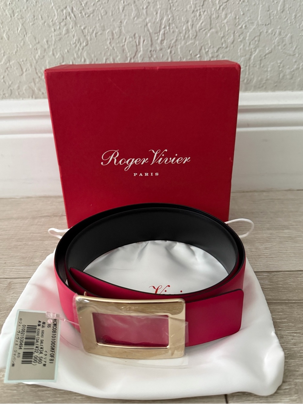 Roger Vivier Fuchsia Leather Belt with Gold Rectangular Buckle size 85 women